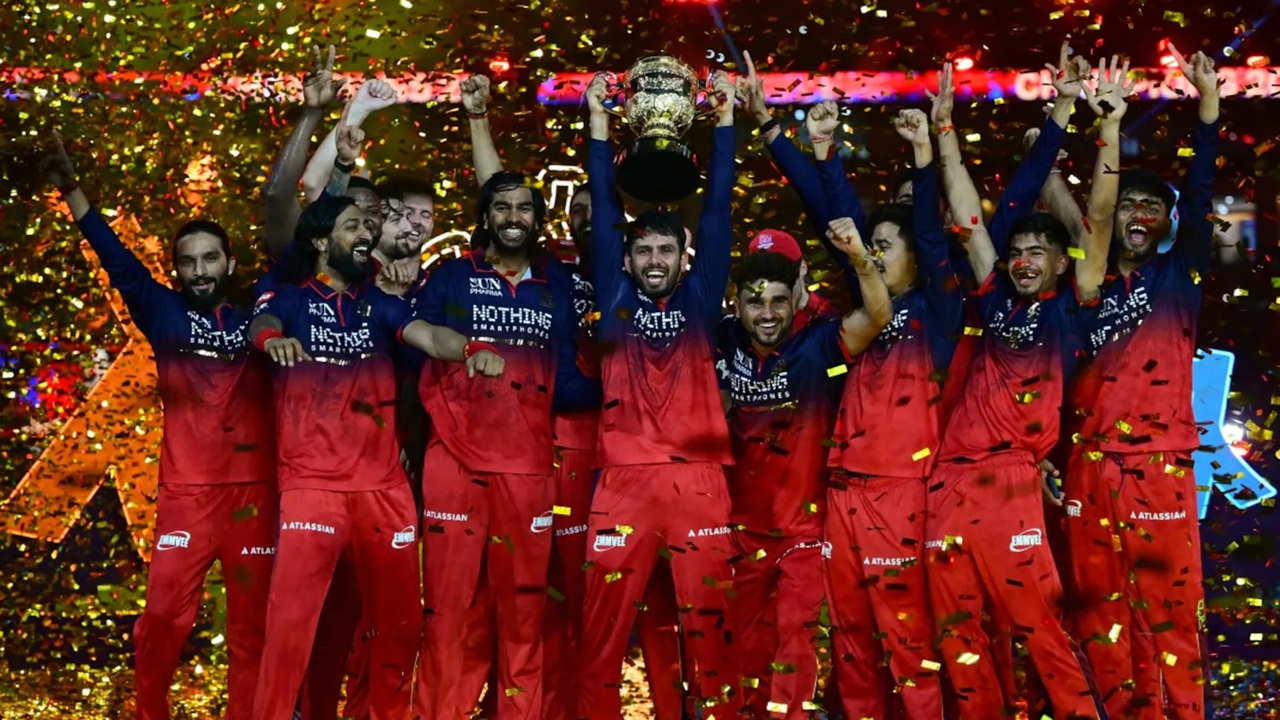 RCB की जीत पर बेंगलुरु में नहीं निकलेगी विक्ट्री परेड, पिछले साल की भगदड़ के बाद फ्रेंचाइजी का बड़ा फैसला